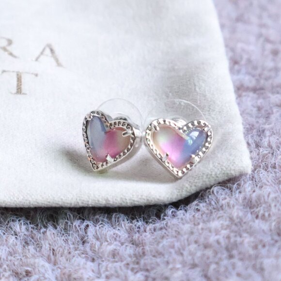 New. Kendra Scott Ari Heart Silver Watercolor Stud Earrings - Picture 2 of 2
